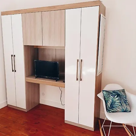 Πανσιόν Irziana - Au Jardin D'henriville