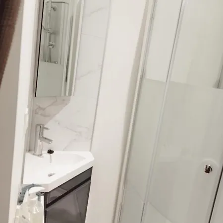 Πανσιόν Irziana - Au Jardin D'henriville 3*